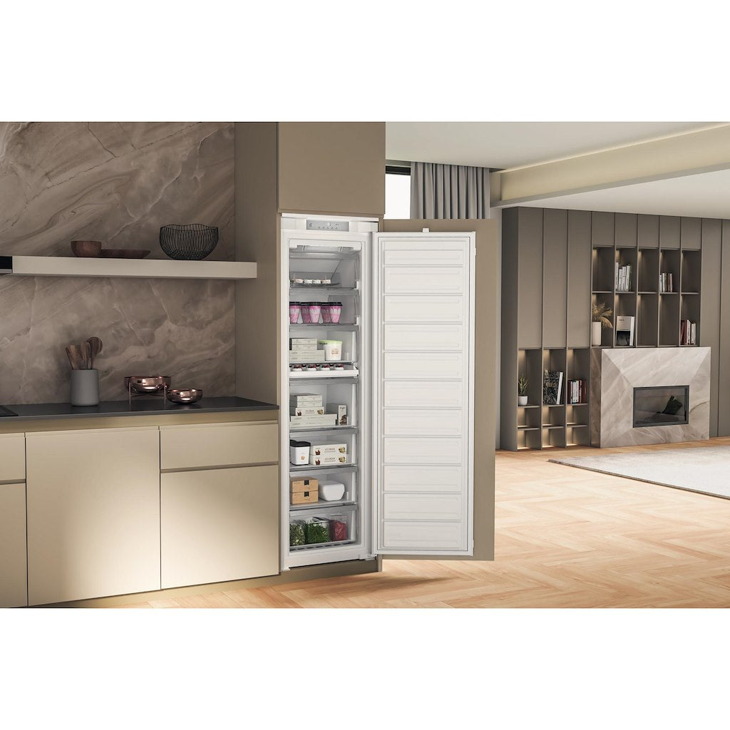 Whirlpool WHSD18F023C1 Integrated Upright Freezer - White