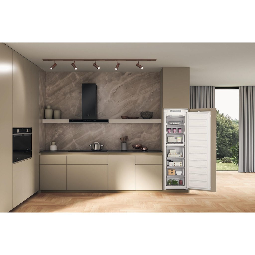 Whirlpool WHSD18F023C1 Integrated Upright Freezer - White