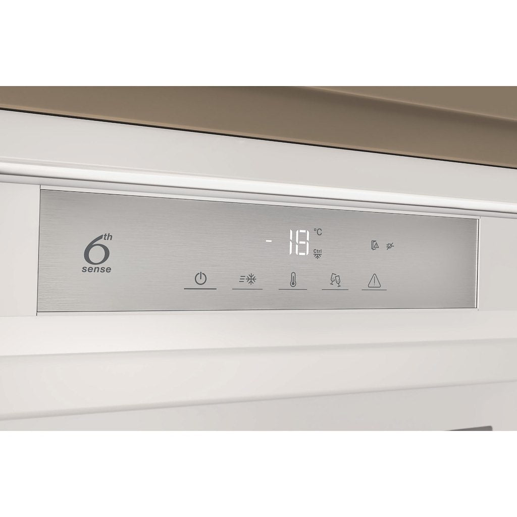 Whirlpool WHSD18F023C1 Integrated Upright Freezer - White